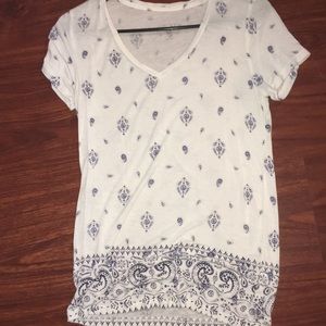 Patterned v neck shirt